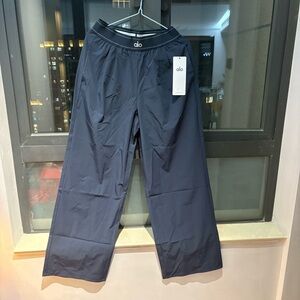 ALO Yoga Wide Leg Pants in Navy